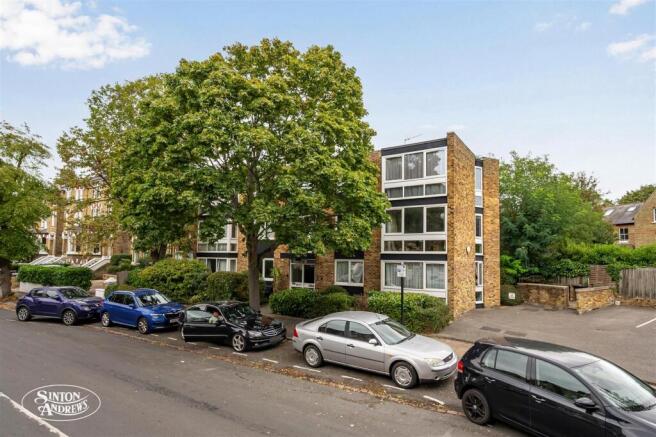 Flat 9, 31 Lenan Court-2.jpg