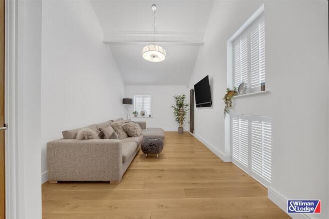6 bed Detached for sale Image 12