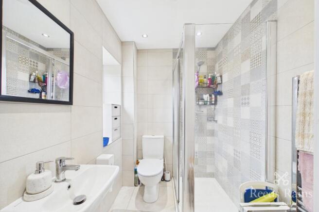 4 bed Detached to rent Image 8