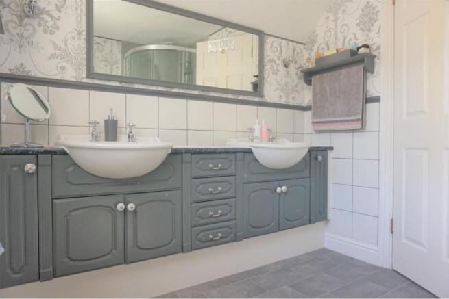 Master En-suite