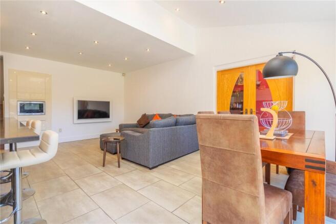 5 bed Detached for sale Image 10