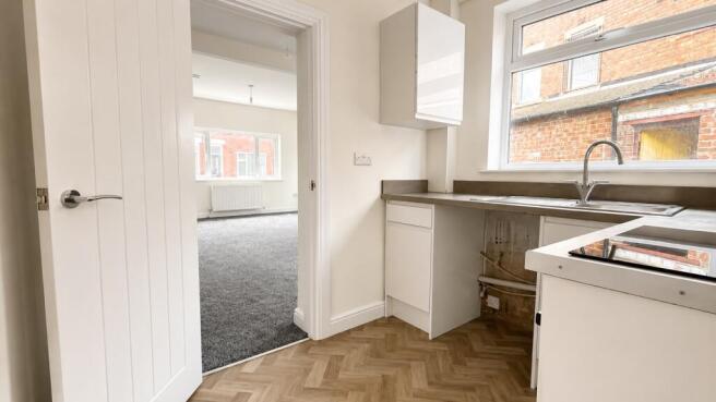 2 bed Terraced to rent Image 4