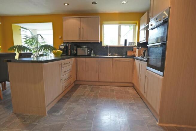 4 bed Detached for sale Image 5