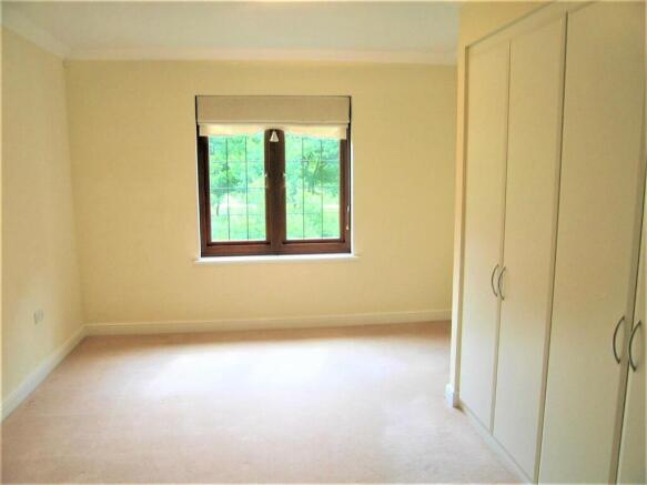 Annesley House 18 - bedroom.jpg