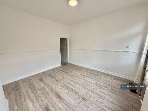 2 bed Terraced to rent Image 4