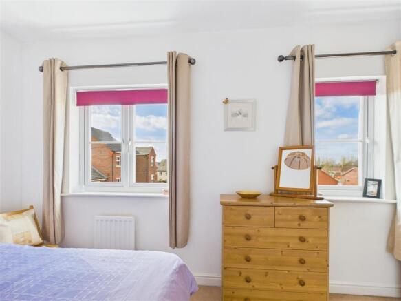 BEDROOM 2