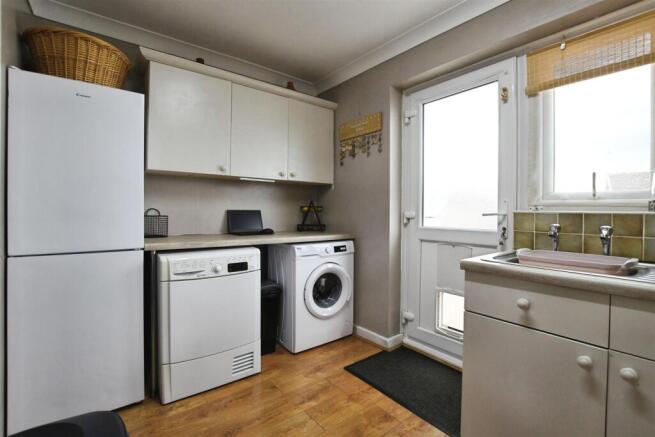 2 bed Semi-Detached Bungalow for sale Image 6
