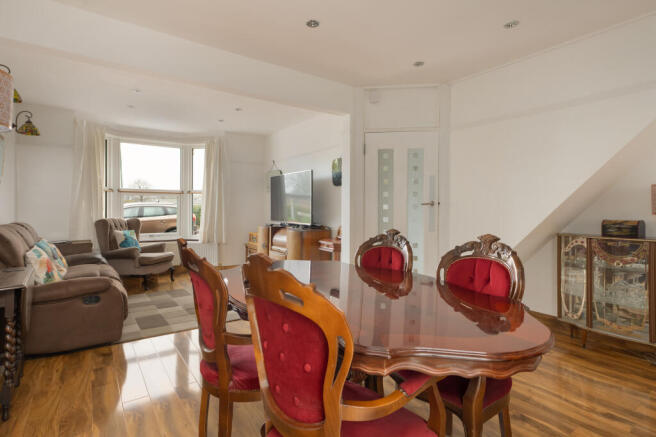 Sitting Room/Dining Room