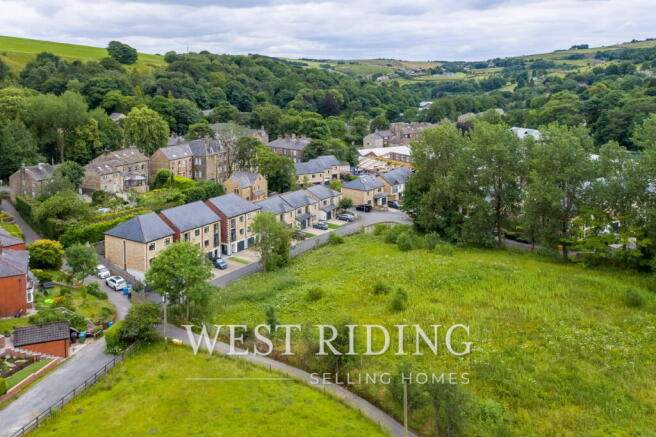 4 bed Semi-Detached for sale Image 2