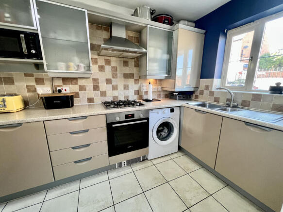 3 bed Town House to rent Image 6