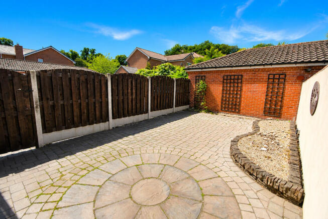 3 bed Town House for sale Image 6