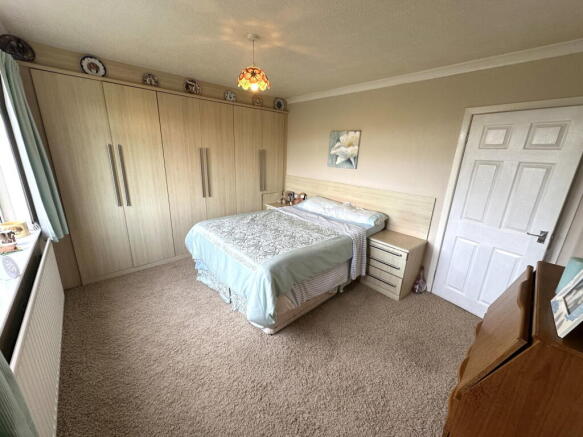 2 bed Semi-Detached Bungalow for sale Image 12