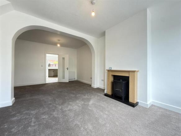 LOUNGE & DINING ROOM