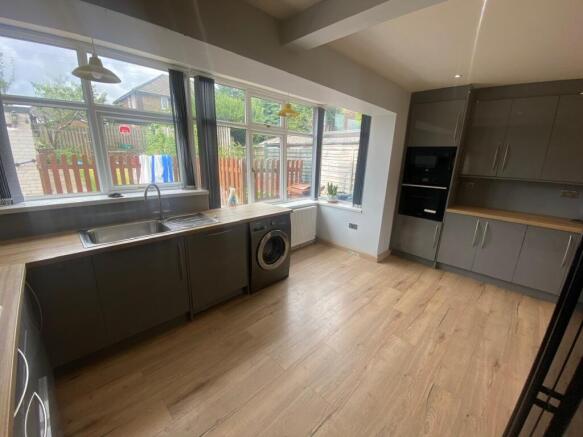 3 bed House to rent Image 3