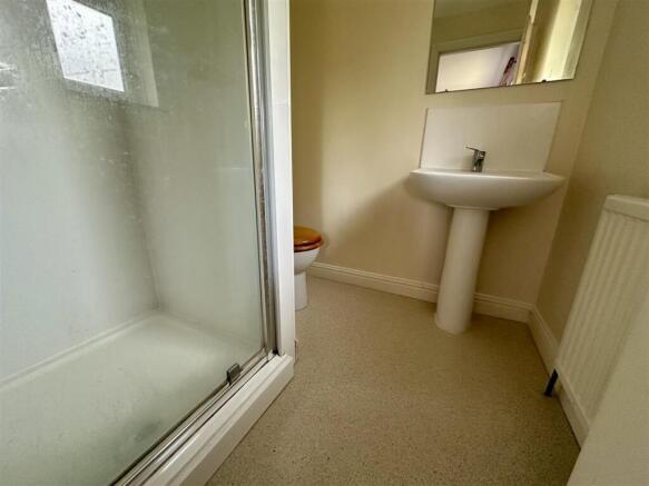 4 bed Detached to rent Image 12