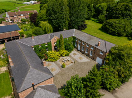 The Stables, Skutterskelfe