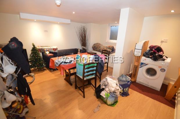 5 bed Terraced to rent Image 12