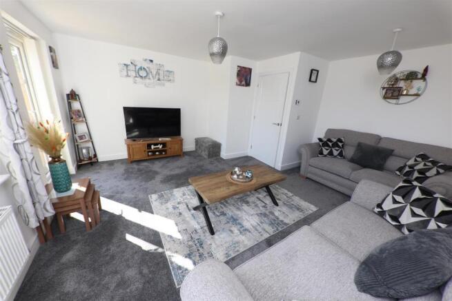 3 bed Semi-Detached for sale Image 8