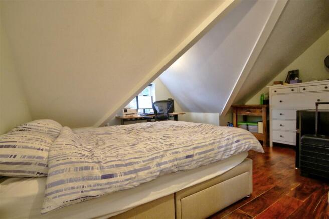 Bedroom 1.jpg