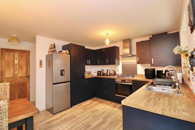 3 bed Semi-Detached for sale Image 5