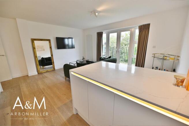 OPEN PLAN LOUNGE/KITCHEN