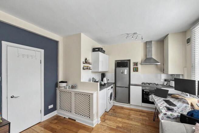 Flat 3, 221 Lower Mortlake Road, Richmond, London, TW9 2LN