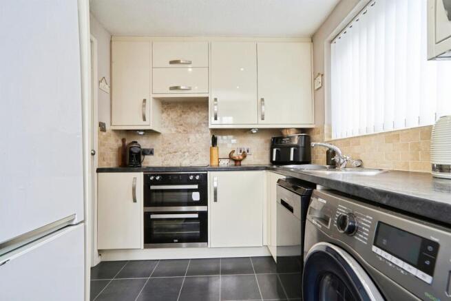 3 bed Semi-Detached for sale Image 8