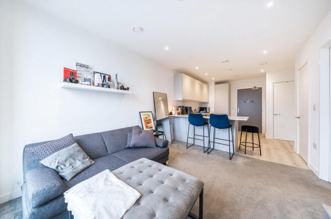 1365712-6-68f2559...