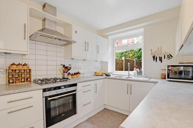 03-96c0JHPropWorld - 63 Highclere Street - 26.jpg