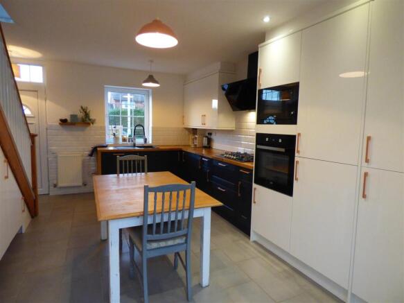 KITCHEN/BREAKFAST ROOM