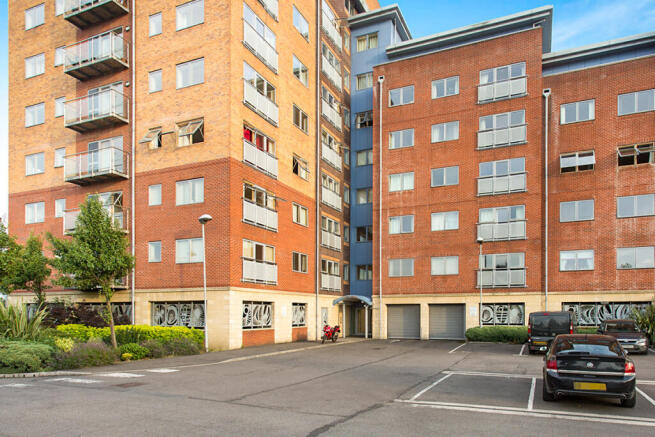 2 bed Apartment for sale Image 11