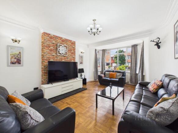 5 bed Detached for sale Image 8