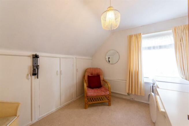 8 Trostrey Close-3.jpg