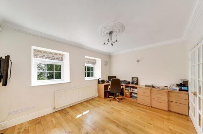 5 bed Detached for sale Image 10