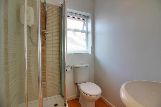 Ensuite to Bed 1