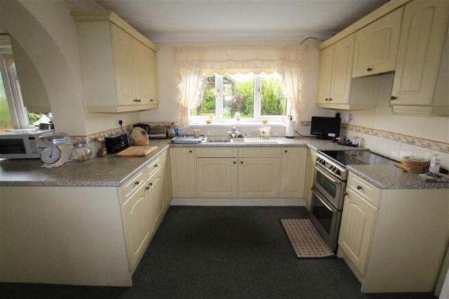KITCHEN/BREAKFAST RO