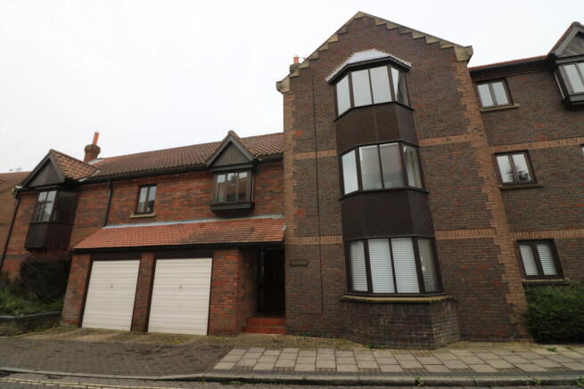 2 bed Apartment to rent Image 12