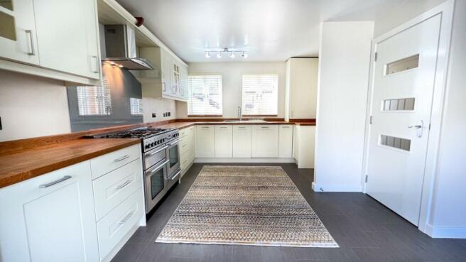 kitchen2.jpg