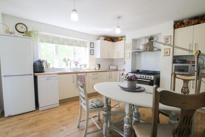 House in Wokingham, Emmbrook - View 5