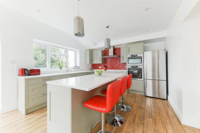 Roundwood View, Banstead 7.jpg