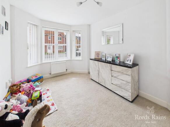 4 bed Detached for sale Image 8