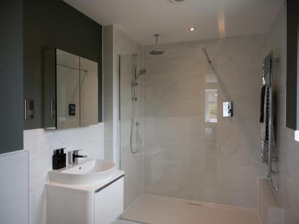 redrow---the-henley---main-bedroom-en-suite---6726