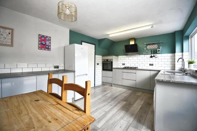 3 bed Semi-Detached for sale Image 4