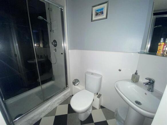 ensuite.jpg