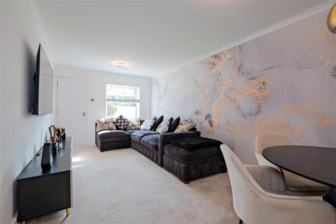Living Room / Dining
