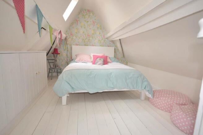 SECOND FLOOR ROOM