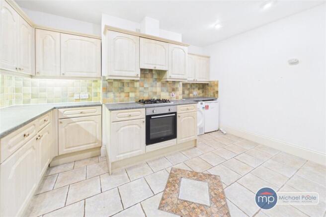 3 bed Flat for sale Image 7