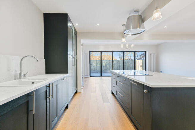 4 bed Detached for sale Image 6