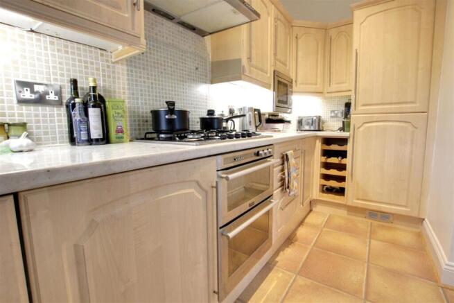 2 bed Flat for sale Image 8