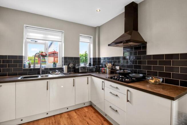 3 bed Terraced for sale Image 5